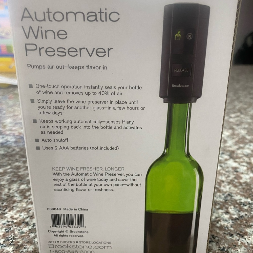Brookstone Automatic Wine Preserver - Picture 1 of 2